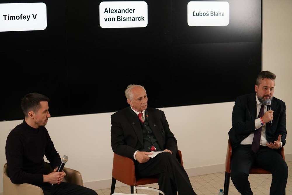 MEPs in Russia for the 9th May - Eurodeputati in Russia per il 9 maggio chiedono dialogo